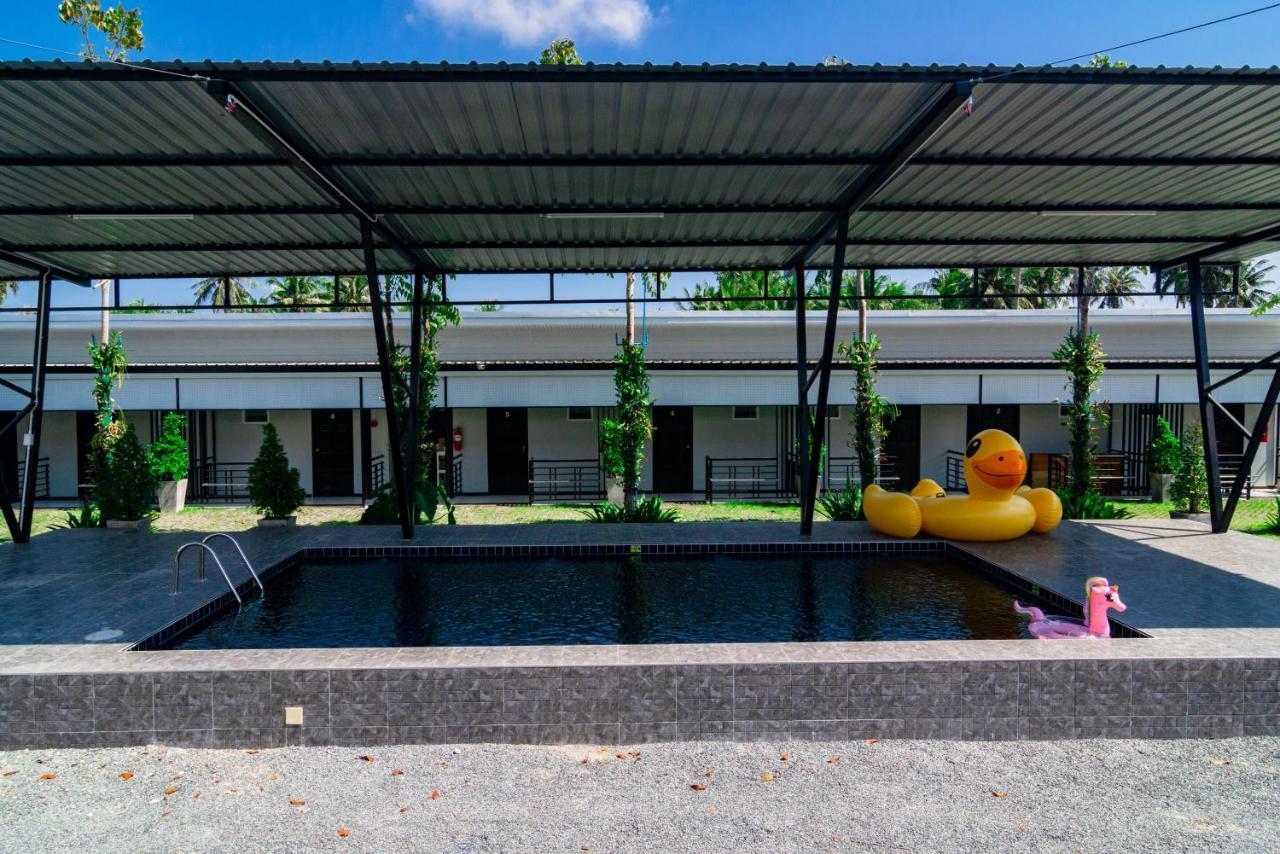 Oyo 533 Runya Poolvilla Прачуап Кири Кан Екстериор снимка