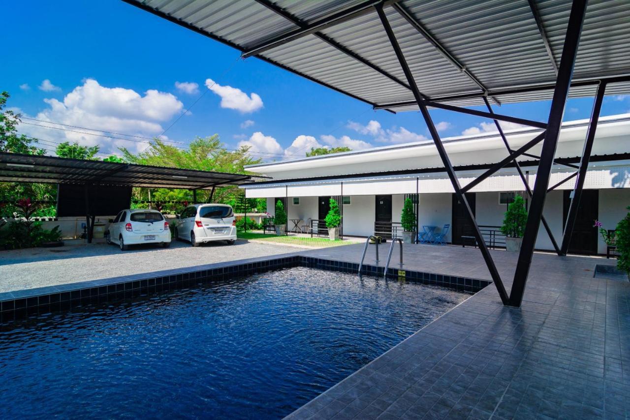Oyo 533 Runya Poolvilla Прачуап Кири Кан Екстериор снимка