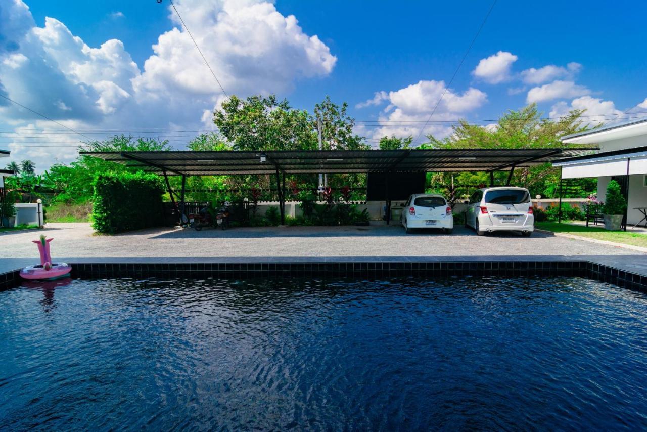 Oyo 533 Runya Poolvilla Прачуап Кири Кан Екстериор снимка