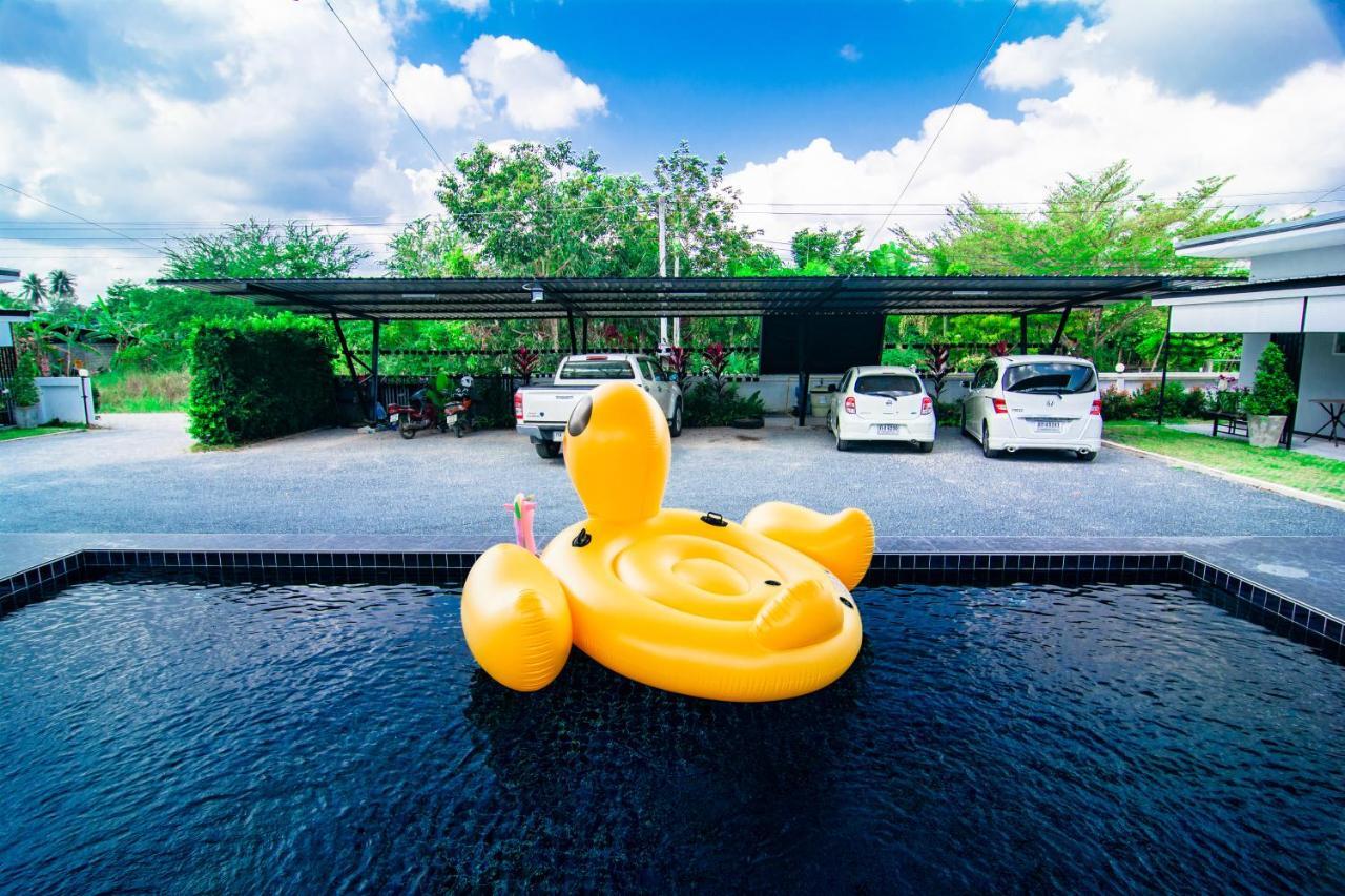 Oyo 533 Runya Poolvilla Прачуап Кири Кан Екстериор снимка